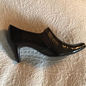 Liz Claiborne brown leather shoe boot 10M